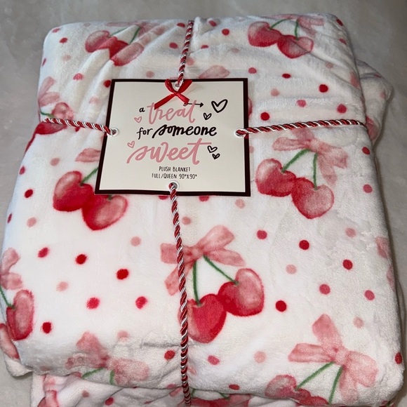 Treat for someone sweet heart shaped cherries with bow full/queen blanket 🍒🎀🍒🎀